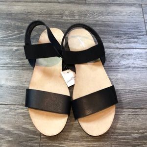 Universal thread sandals size 11